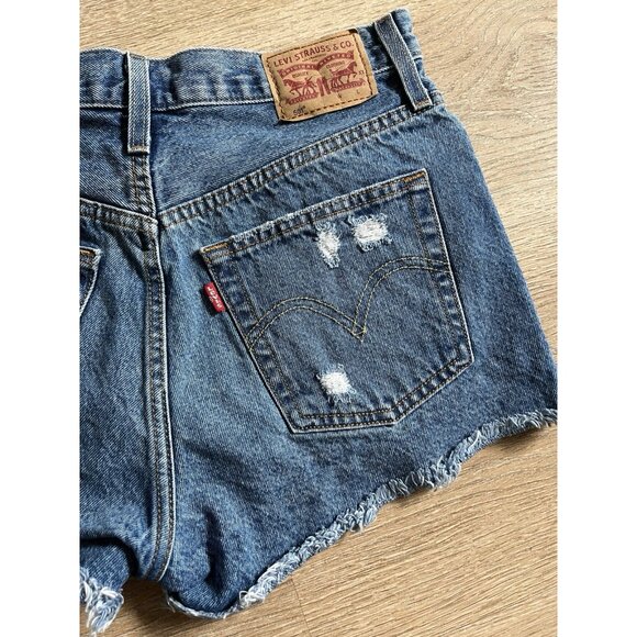 Levi's Jean Shorts Women's 501 Denim Blue Cutoff Button Fly Short Distressed 28 - Picture 4 of 8